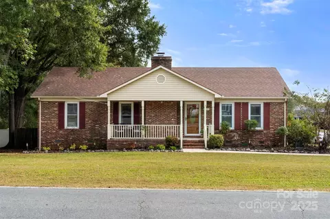 1422 Midlake Rd, Kannapolis, NC 28083