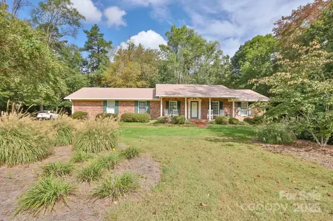 3630 Westwood Rd, Hamptonville, NC 27020