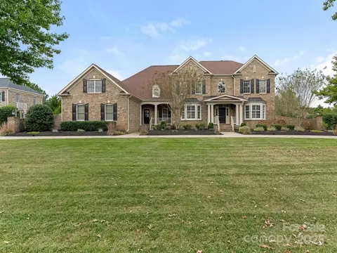 312 Fox Chase Ct, Waxhaw, NC 28173