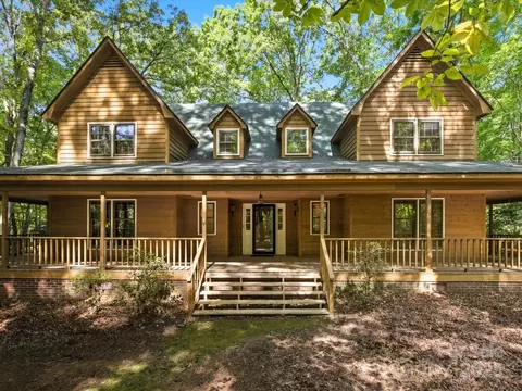 100 Canterbury Ln, Matthews, NC 28104