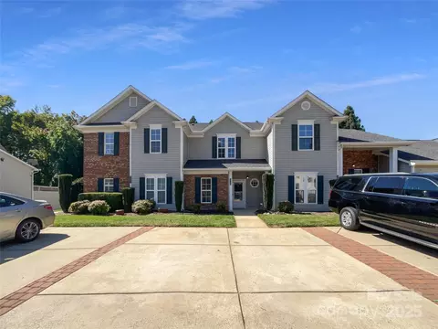 9065 Cinnabay Dr, Charlotte, NC 28216