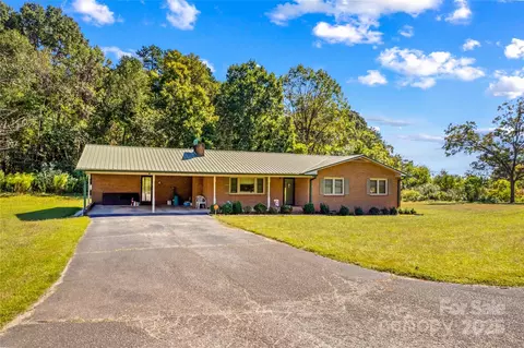 2607 Moss Rd, Statesville, NC 28677