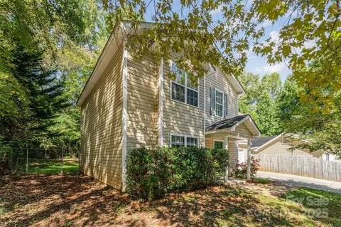 5143 Rosemede Dr, Charlotte, NC 28227