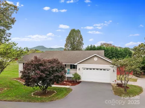 21 Presbyterian Church Rd, Mills River, NC 28759