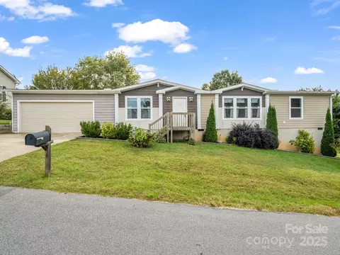 4 N Frederick Ln, Hendersonville, NC 28792