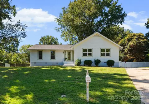 5815 Katrine Ct, Charlotte, NC 28208