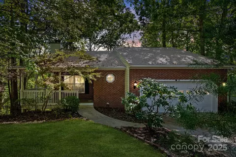 28 Foxberry Dr, Arden, NC 28704
