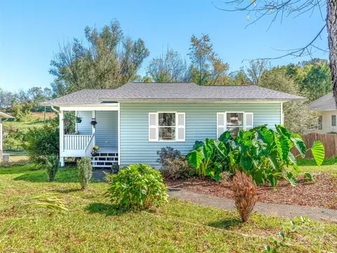 2 Wilson Creek Dr, Asheville, NC 28803