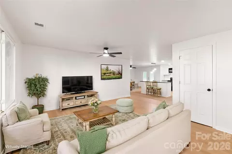 8412 Strider Dr, Charlotte, NC 28212