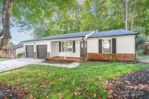 8412 Strider Dr, Charlotte, NC 28212