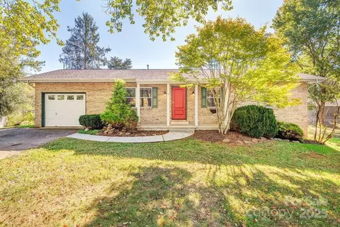 9 Guinevere Ct, Asheville, NC 28806