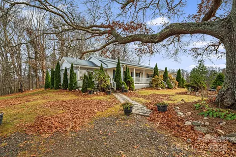 686 Sam Jones Rd, Burnsville, NC 28714