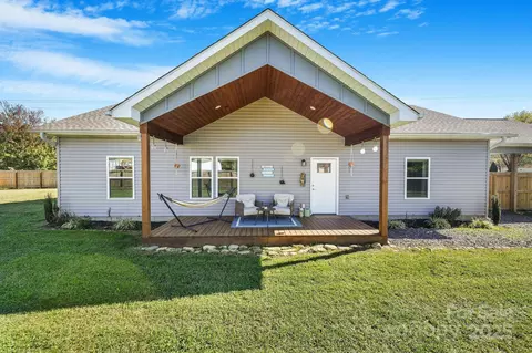 41 Utah Mountain Rd, Waynesville, NC 28785