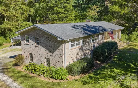 3214 Debbie Dr, Hendersonville, NC 28791