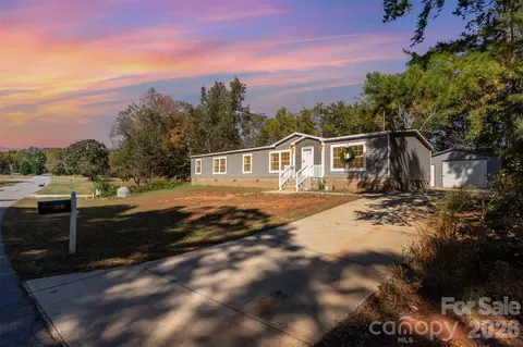5843 Dachshund St, Iron Station, NC 28080