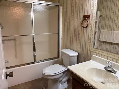 Bath - 655 Overlook C Dr #C, Spruce Pine, NC 28777 photo 4 of 4