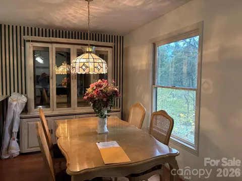 Dining - 655 Overlook C Dr #C, Spruce Pine, NC 28777 photo 1 of 2