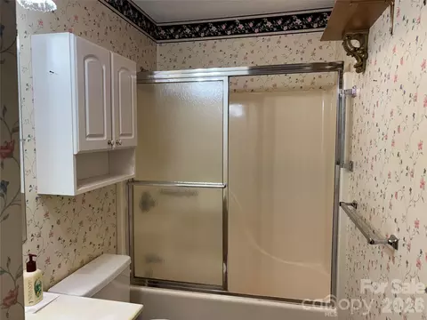 Bath - 655 Overlook C Dr #C, Spruce Pine, NC 28777 photo 1 of 4