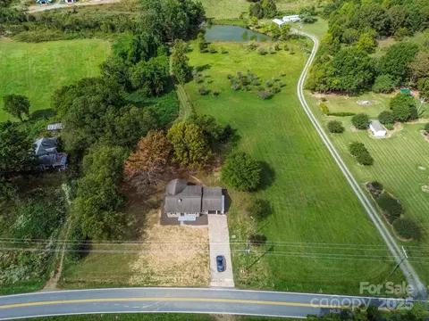 2845 Courtney- Huntsville Rd, Yadkinville, NC 27055