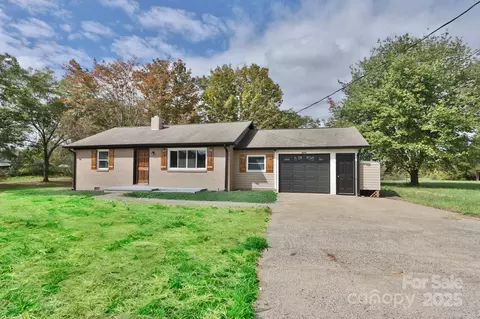 2845 Courtney- Huntsville Rd, Yadkinville, NC 27055