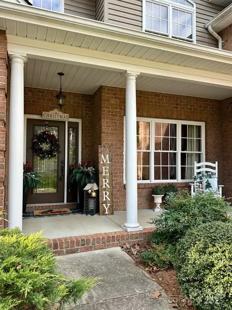 5005 Woodwinds Ne Dr NE, Hickory, NC 28601