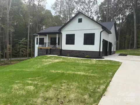 2 Pickett Ave, Spencer, NC 28159