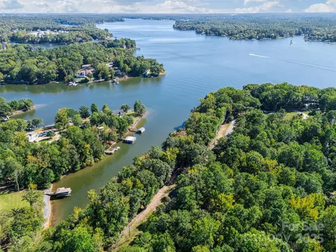 16512 Harbor View Rd, Charlotte, NC 28278