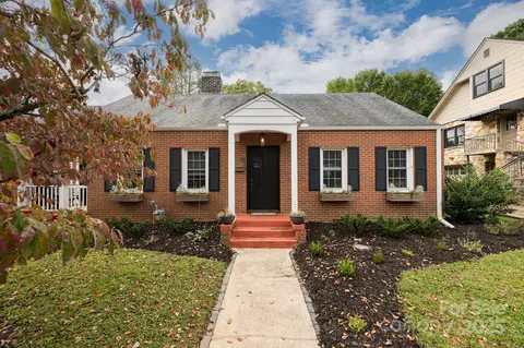 11 Colonial Pl, Asheville, NC 28804