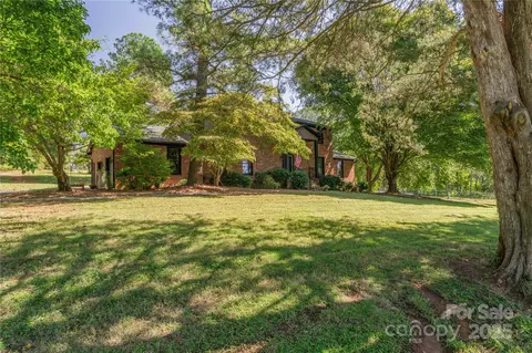 730 Four Brooks Rd, Winston Salem, NC 27107