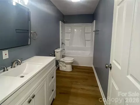 Bath - 433 Clinton Ave, Lancaster, SC 29720 photo 2 of 7