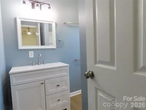 Bath - 433 Clinton Ave, Lancaster, SC 29720 photo 5 of 7