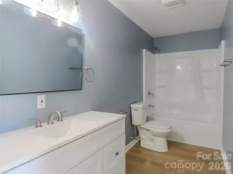 Bath - 433 Clinton Ave, Lancaster, SC 29720 photo 3 of 7