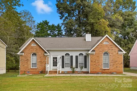 7516 Barn Stone Dr, Charlotte, NC 28227