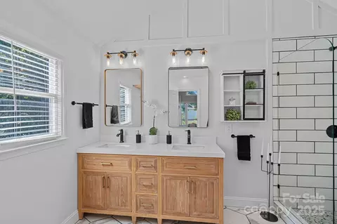 Bath - 20437 Willow Pond Rd, Cornelius, NC 28031 photo 1 of 4