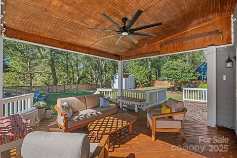 Exterior - 20437 Willow Pond Rd, Cornelius, NC 28031 photo 2 of 6