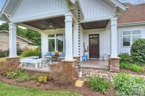 21228 Lakeview Cir, Cornelius, NC 28031