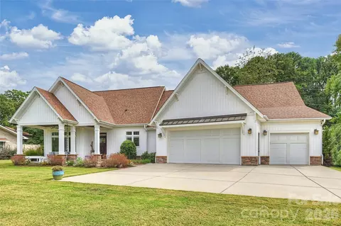 21228 Lakeview Cir, Cornelius, NC 28031 photo 3