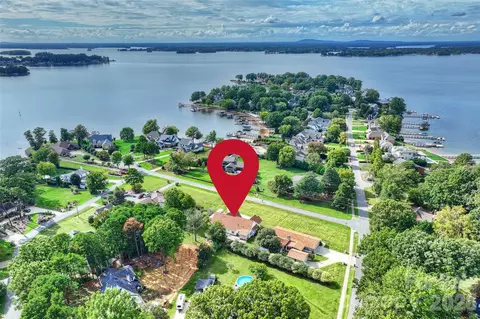 21228 Lakeview Cir, Cornelius, NC 28031 photo 2