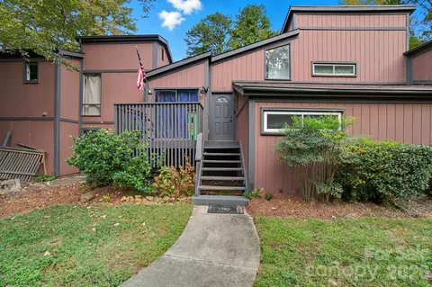 6103 Honeysuckle Ln, Charlotte, NC 28212
