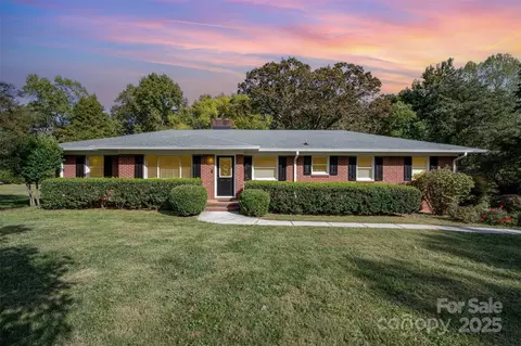 8608 Cedarbrook Dr, Charlotte, NC 28215