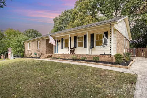 6214 Ropley Ct, Charlotte, NC 28211
