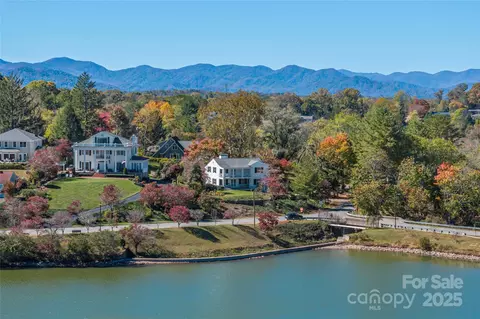 2 Westwood Rd, Asheville, NC 28804