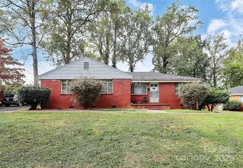 1914 Manteo Ct, Charlotte, NC 28208