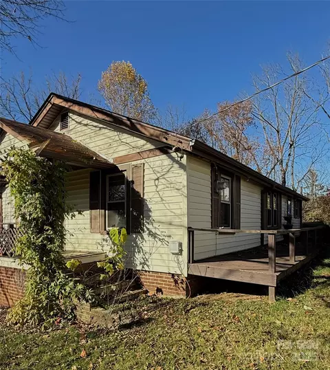 54 Schoolhouse Dr, Canton, NC 28716