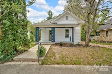 95 Whitmire St, Brevard, NC 28712