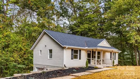17 Carolyn Dr, Candler, NC 28715