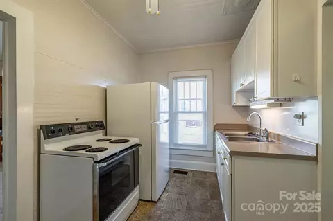609 E Concord St, Morganton, NC 28655 photo 10