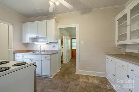 609 E Concord St, Morganton, NC 28655 photo 9