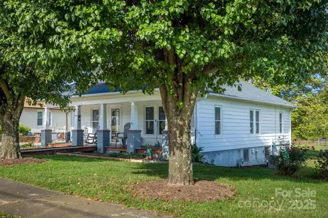 609 E Concord St, Morganton, NC 28655 photo 3