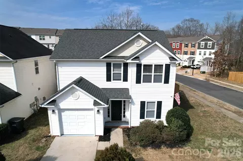1421 Braveheart Ln, Charlotte, NC 28216